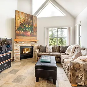 wildwood-lodge-by-cozystay-signature-whistler.hotels-of-whistler.com/