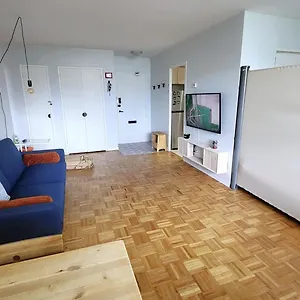 Apartment Downtown Gem By The Subway, Toronto